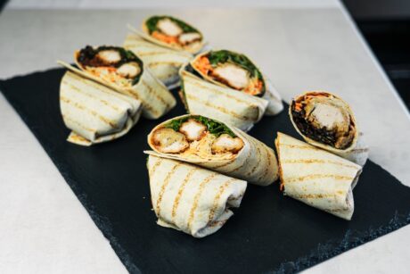 1/2 Wraps vegan - Salat, Guacamole, Tomate, sweet Chili, Tofu