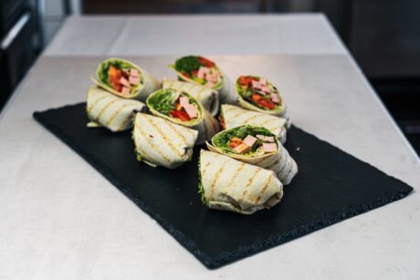 1/2 Wraps vegan - Salat, Guacamole, Tomate, sweet Chili, Tofu