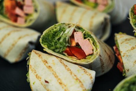 1/2 Wraps mit geräucherter Putenbrust