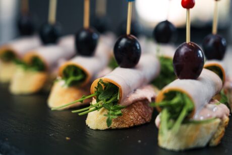 Canape mit Putenbrust und Preiselbeercreme