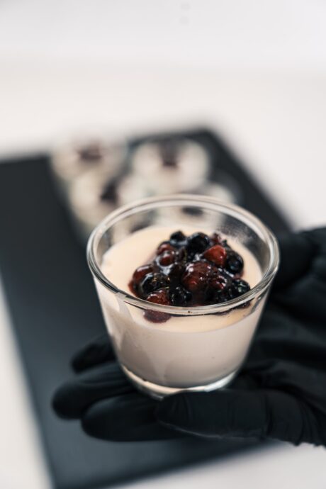 Panna Cotta mit Waldbeeren